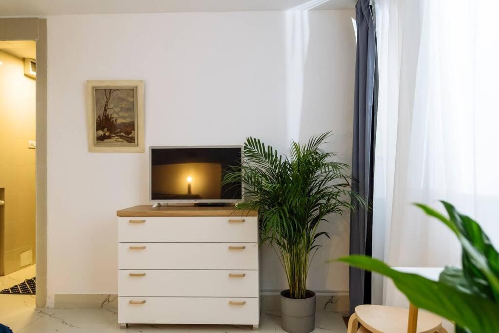 Studio With Private Terrace Next To Cismigiu Bukarest Exterior foto
