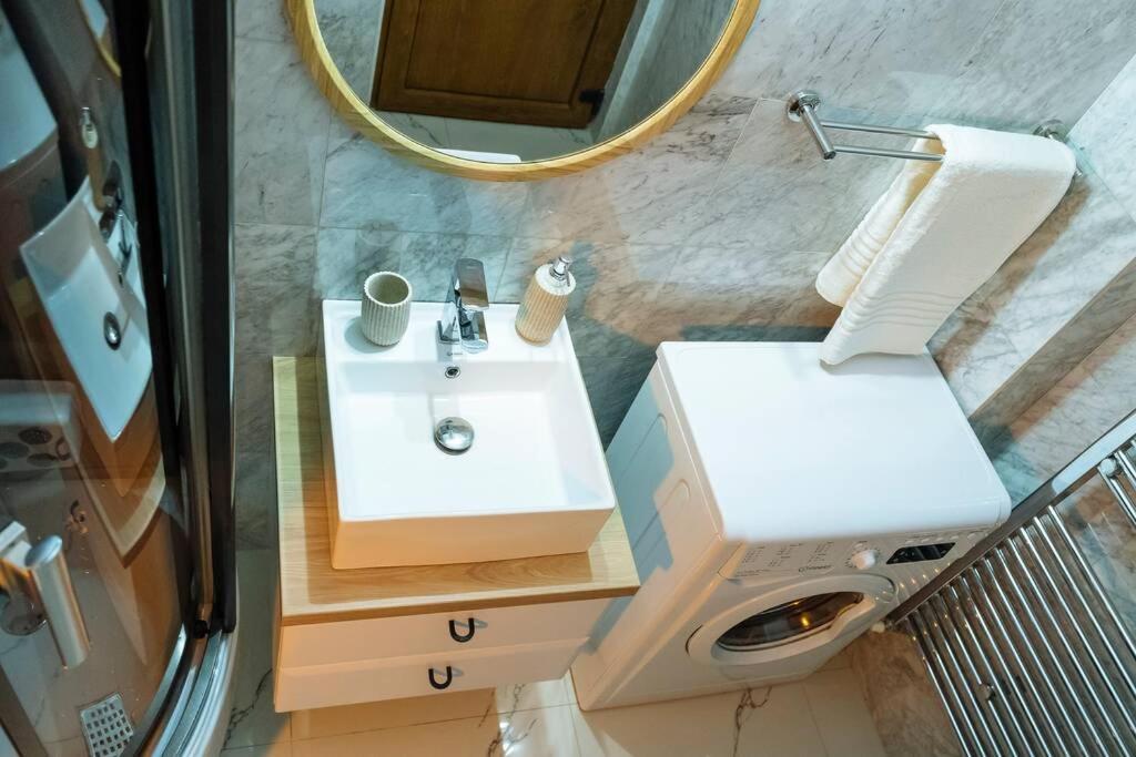 Studio With Private Terrace Next To Cismigiu Bukarest Exterior foto
