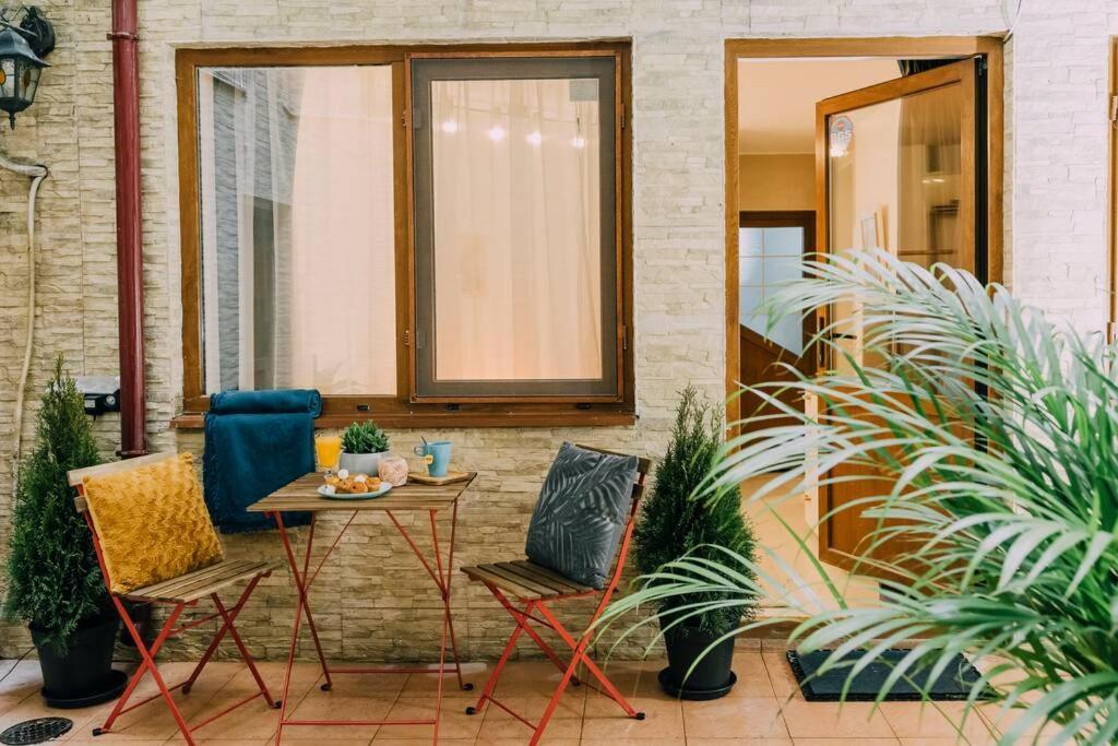 Studio With Private Terrace Next To Cismigiu Bukarest Exterior foto